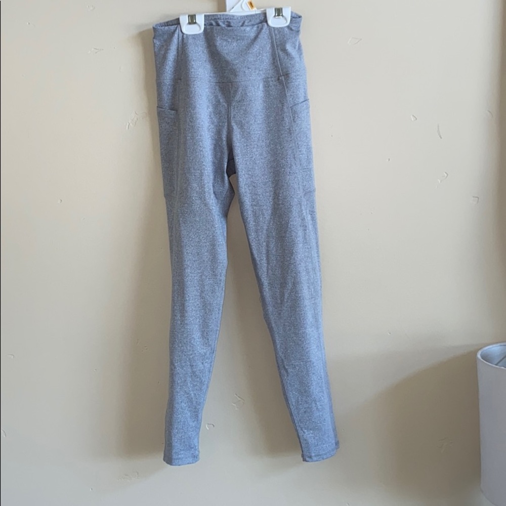 Light gray/ white leggings.